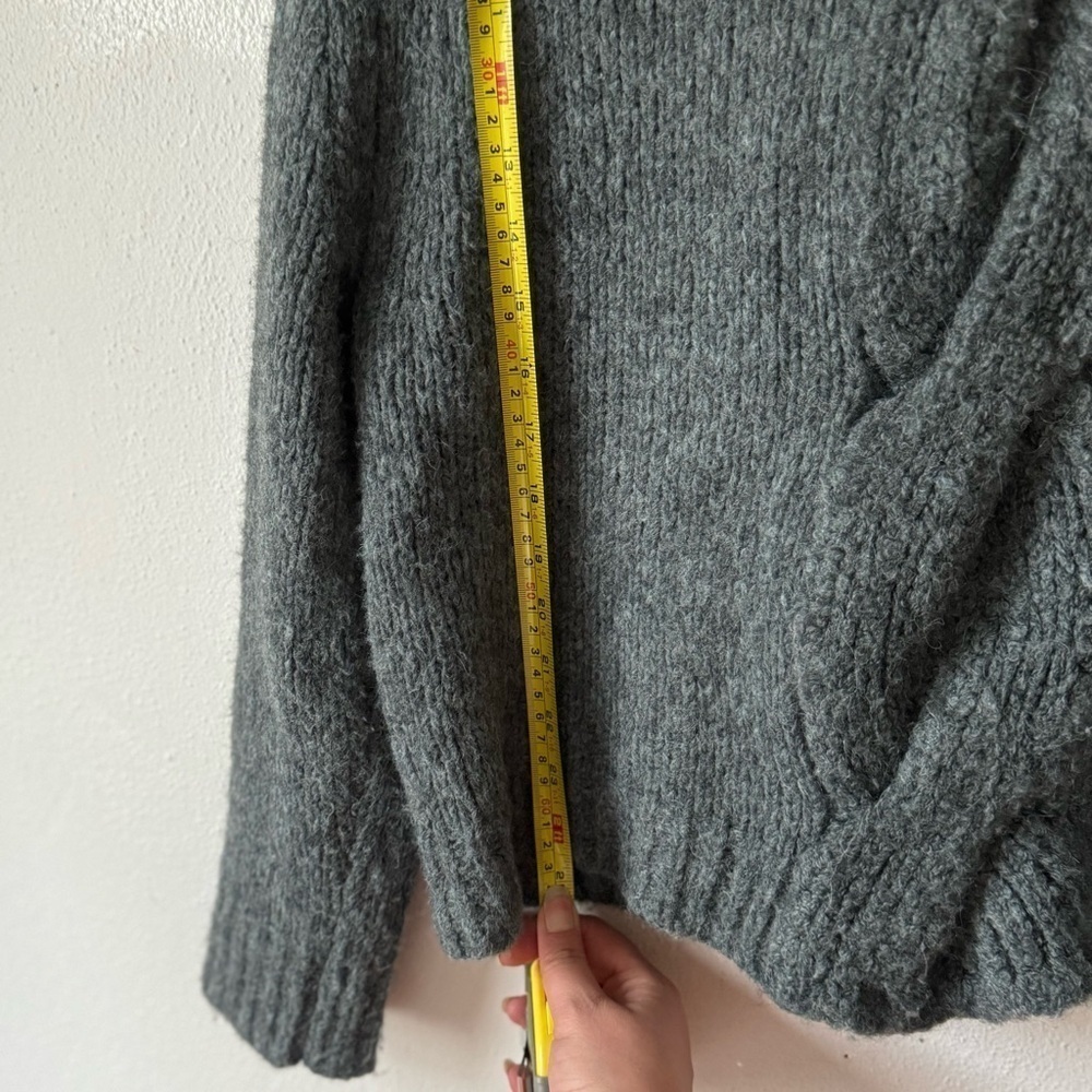 Theory Gray V-Neck Vivini Cable Knit Twist Sweater in Alpaca Wool Sz M - Picture 11 of 12